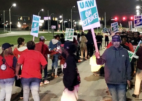 Featured_uaw_strike__9-16_hamtown_plant_pickets_by_al_38009