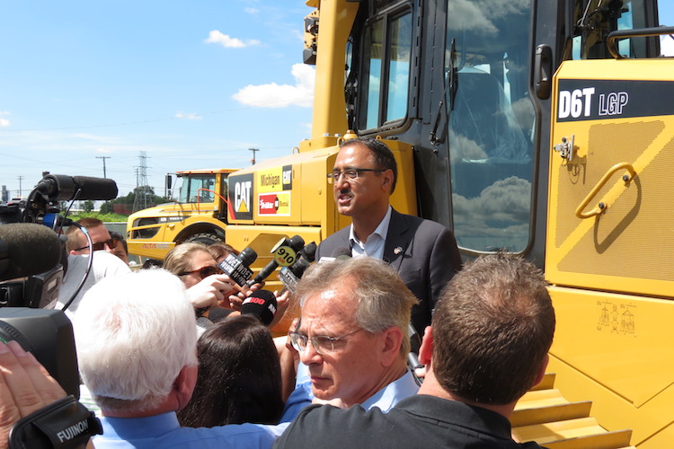 Featured_canada_minister_31415
