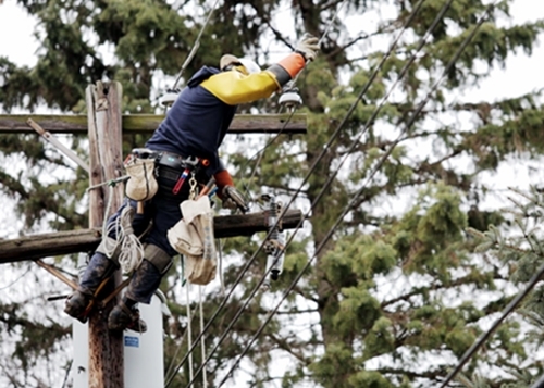 DTE Crews Continue to Work to Restore Power