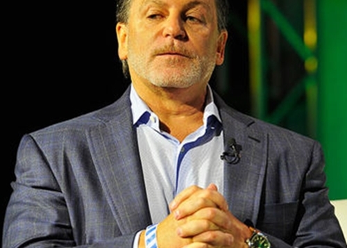 Featured_dan_gilbert_speaking_onstage_25656_25661
